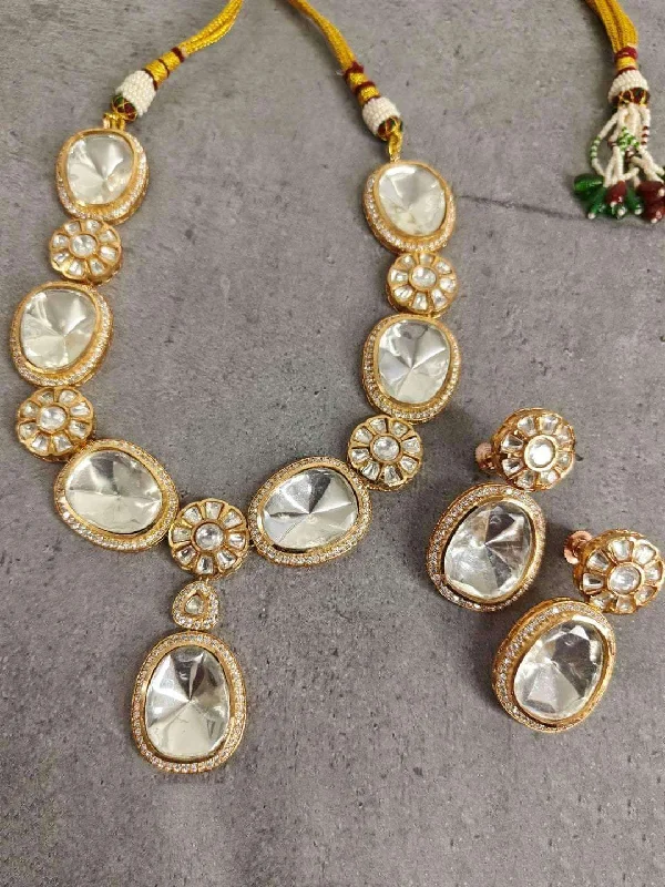 Beautiful Kundan Necklace With Earring Set