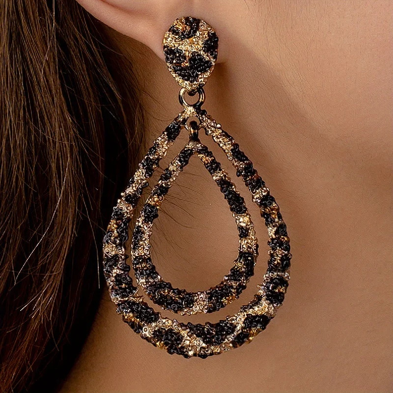 Elegant Double-Layer Leopard Print Earrings and Necklace - Vintage Design Combining Boldness and Elegance, Perfect for Everyday Looks and Evenings.